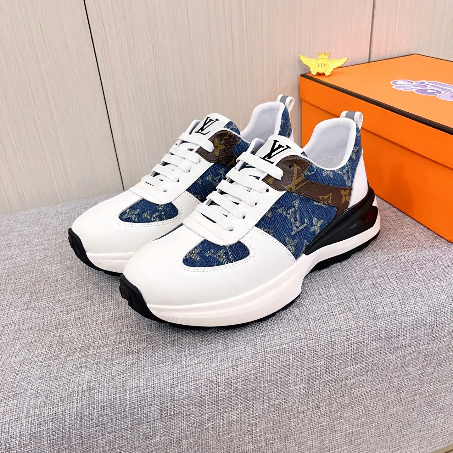 🚘🚘Factory batch 460 men's shoes💰[LV]🔥Louis Vuitton high-end men's shoes brand official website 1:1 latest masterpiece: the upper is made of Italian imported first-layer cowhide with a comfortable and breathable lining➕original non-slip and wear-resistant outsole🔥, making walking more convenient and comfortable! An exclusive new model, a stunning work, a beautiful 1:1 replica [color] compared to the official quality! Create a fashionable personality to set off your uniqueness! A must-have for trendy men! Classic 🔥Size: 38-44 Color: 🔥 2⃣️colors available🔥.